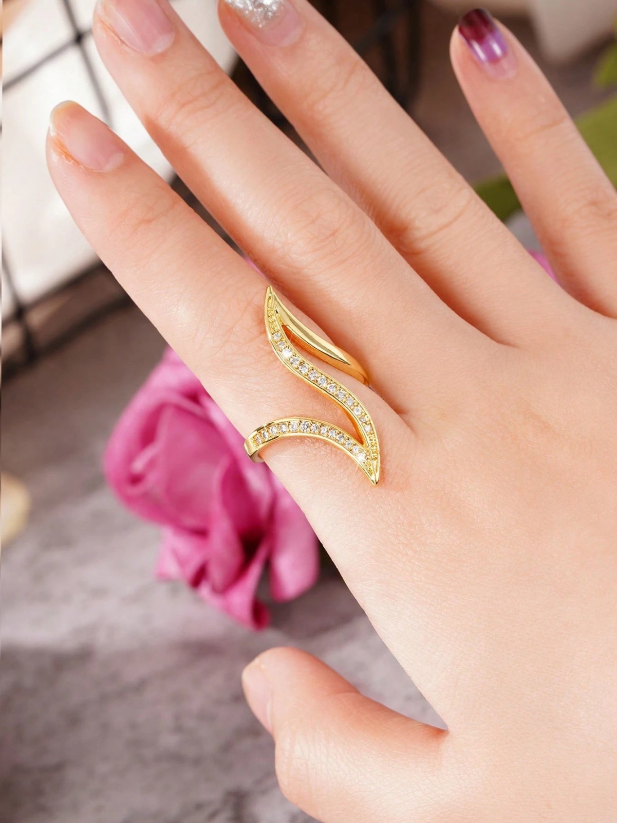 Elegant Cubic Zirconia Ring Curve Twist Women’s Party Engagement Ring Gift Her