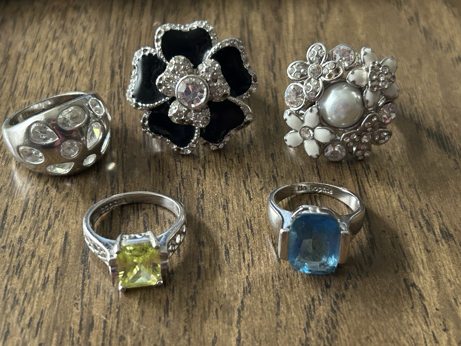 Lia Sophia Lot of 5 Fashion Evening Wear Everyday Wear Rings