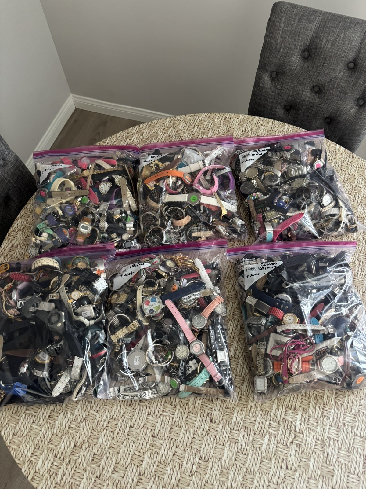 Bulk Mixed Lot Assorted Wristwatches with Watch Bands/Straps, Unisex Adults