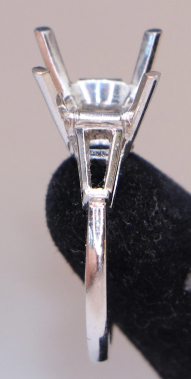 Heavy 5.75g Irid-Platinum Semi-Mount – 8ct Capacity – Tapered Baguette Accents