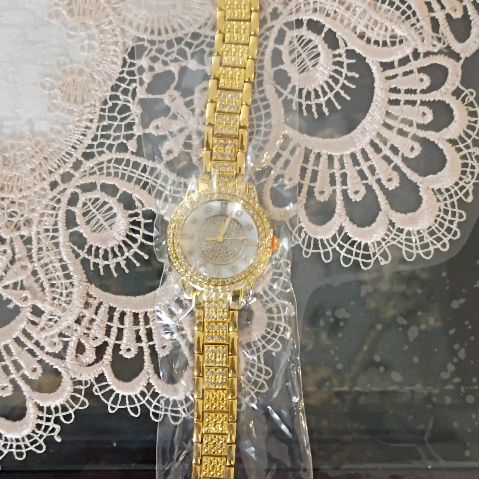 Women’s Gold Tone Analog Dress Watch Metal Bracelet Round White Roman Dial