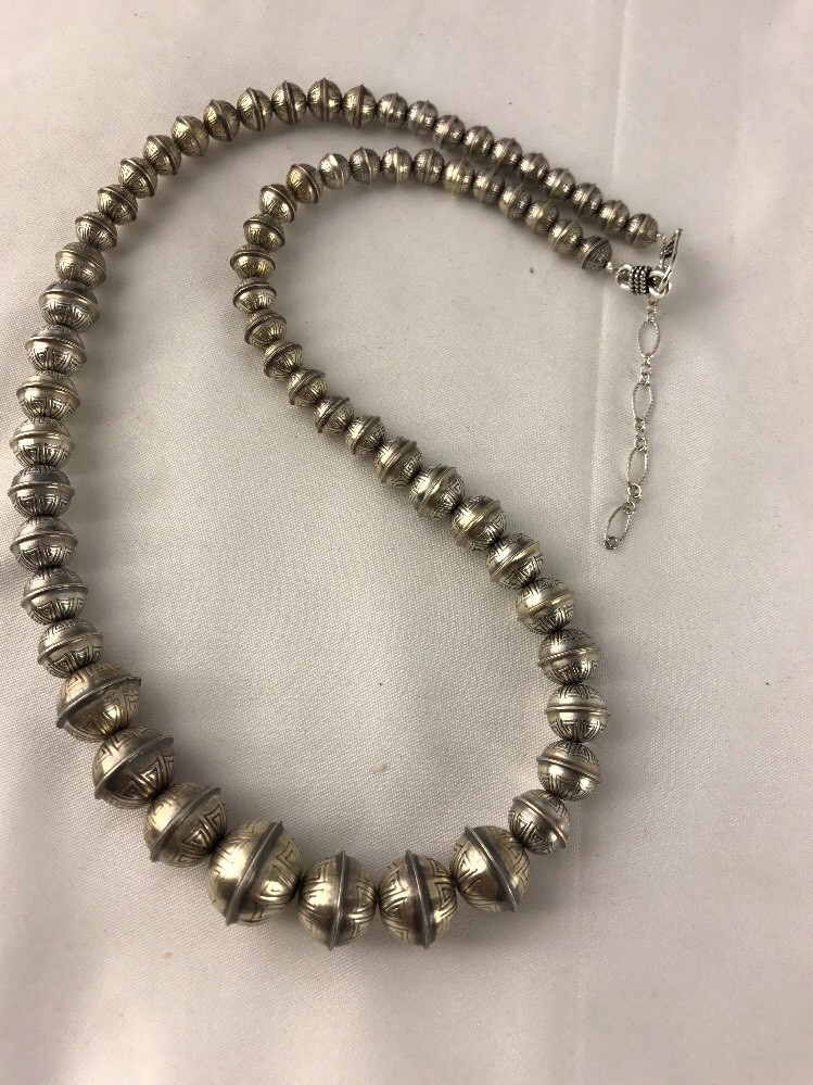 Hand Stamped Bench Navajo Pearls Graduated Sterling Silver Bead Necklace 19″