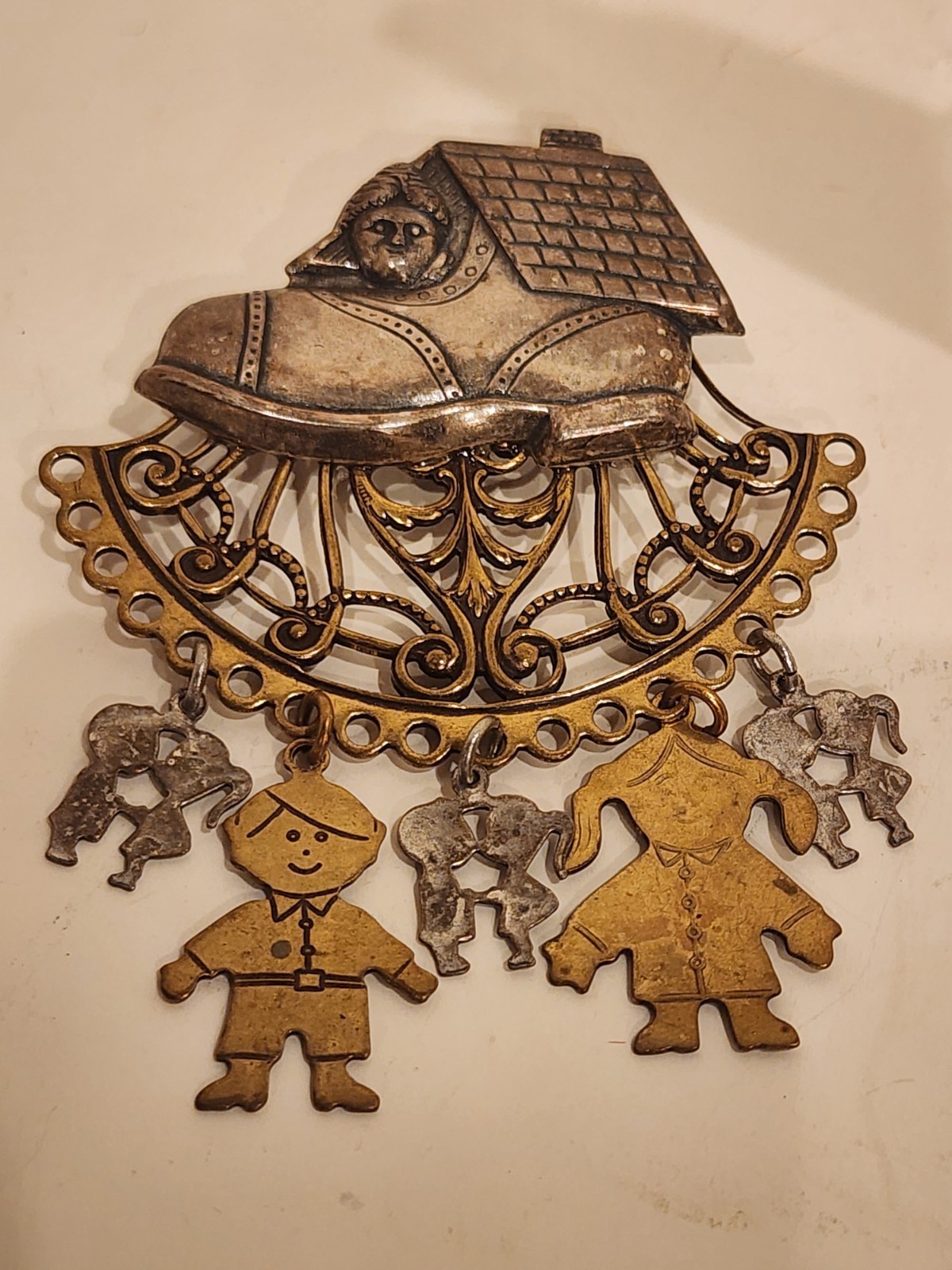 Rare Vintage Old Woman Who Lived in a Shoe Pin Brooch Charms Family