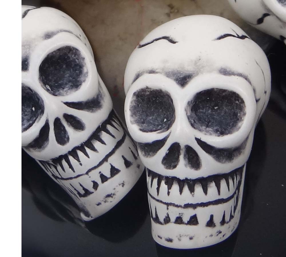 30mm Large Skull Antique style Resin Bone Pendant Beads (4)