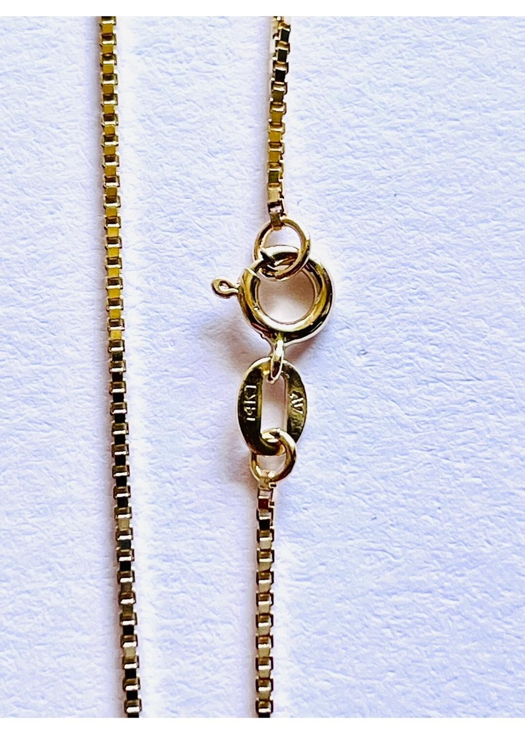14K Solid Yellow Gold Box Chain 1.8 Grams W: 1.0 mm L: 16 inches (40 cm) 032