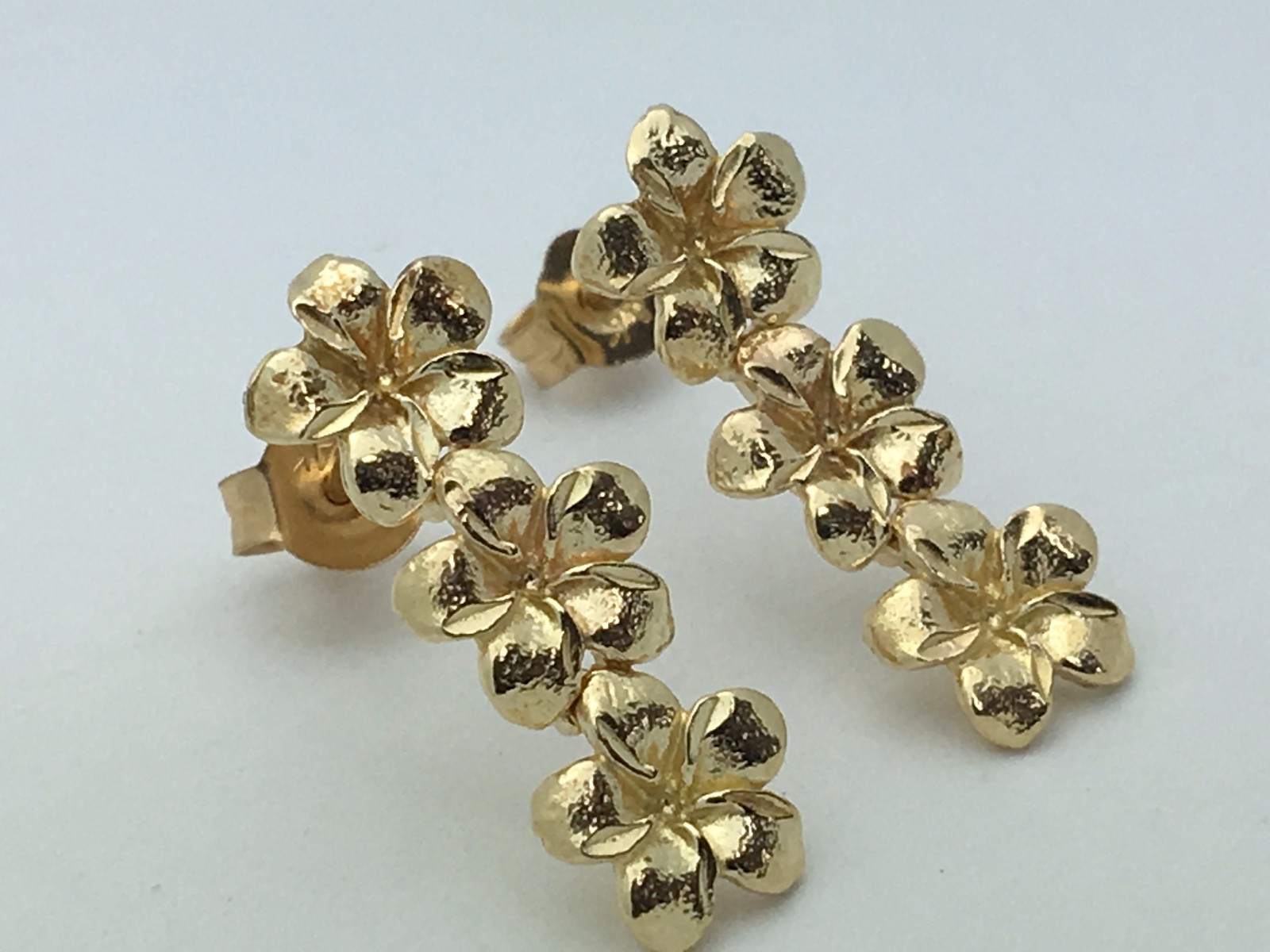 14k Yellow Gold Solid Hawaiian Plumeria Flower Drop Earrings 2.1 grams