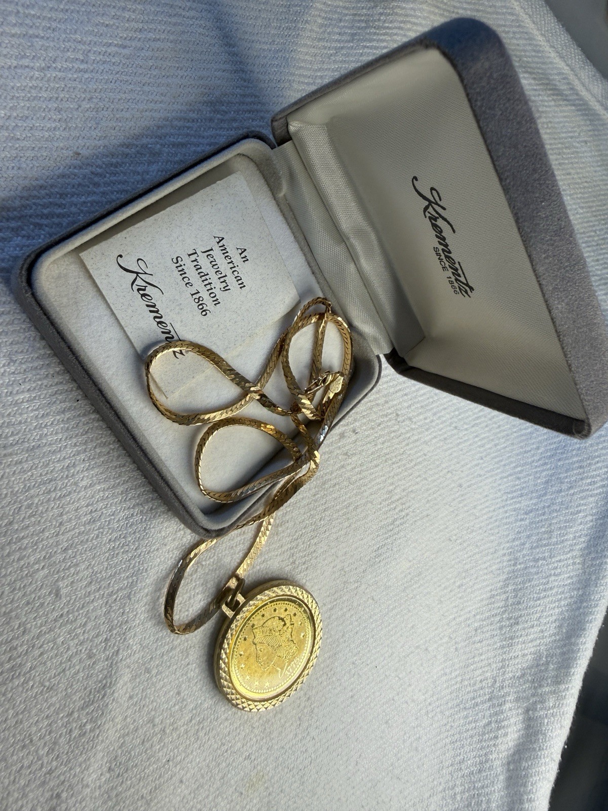 Krementz Coin Pendant Necklace Round Charm Herringbone Chain Gold/Silver