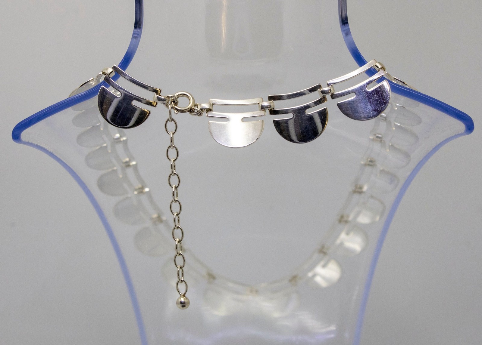 Elegance in silver – Choker necklace for every style