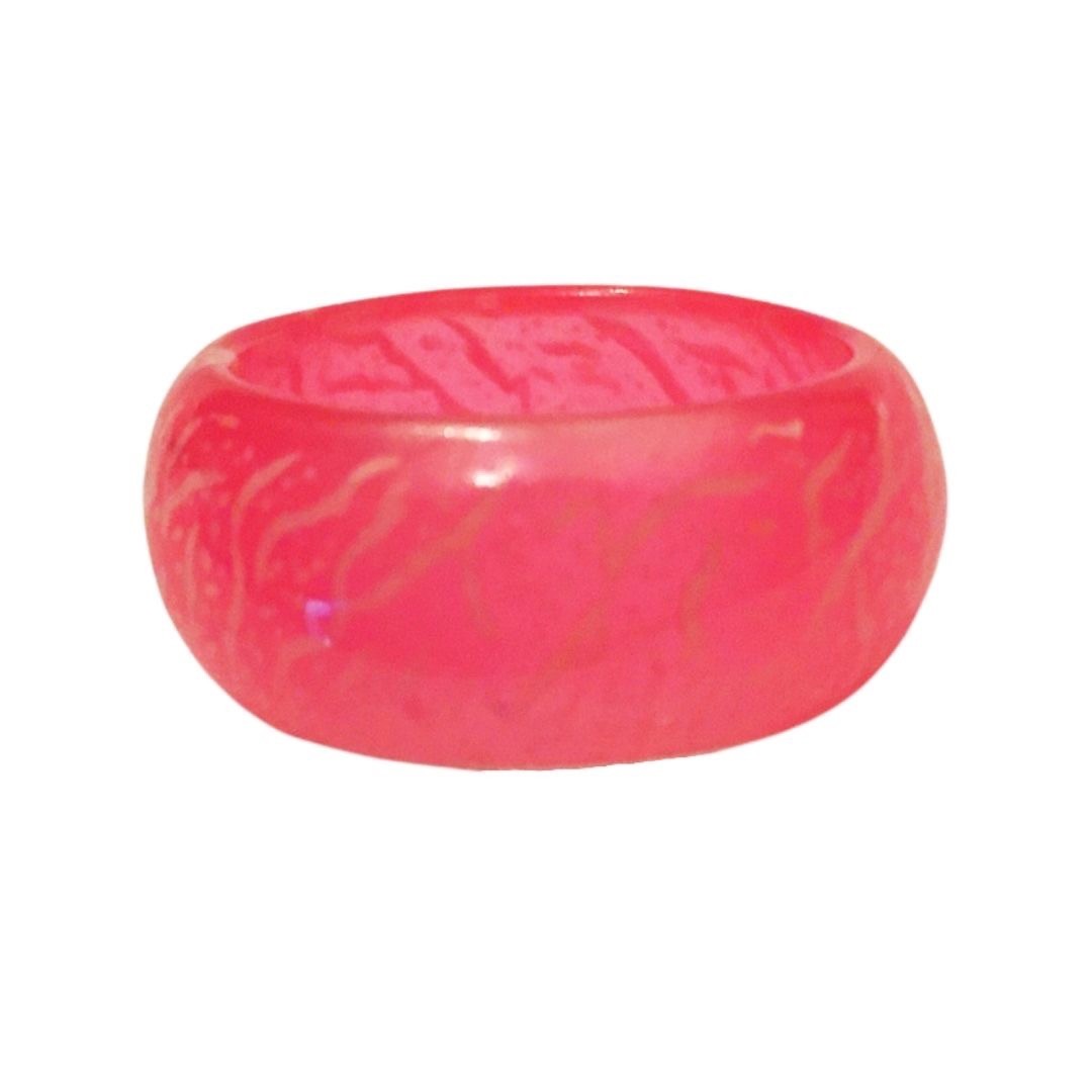 NEW IN PACKAGE Fun Set of Three Size 8 Crackled Resin Ring Band Party Jewelry