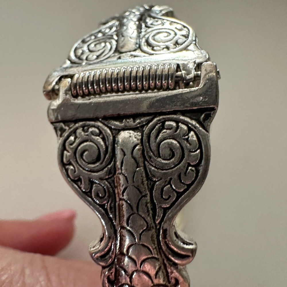 Engraved Double Snake Head Hinged Moroccan Bangles Silver Toned
