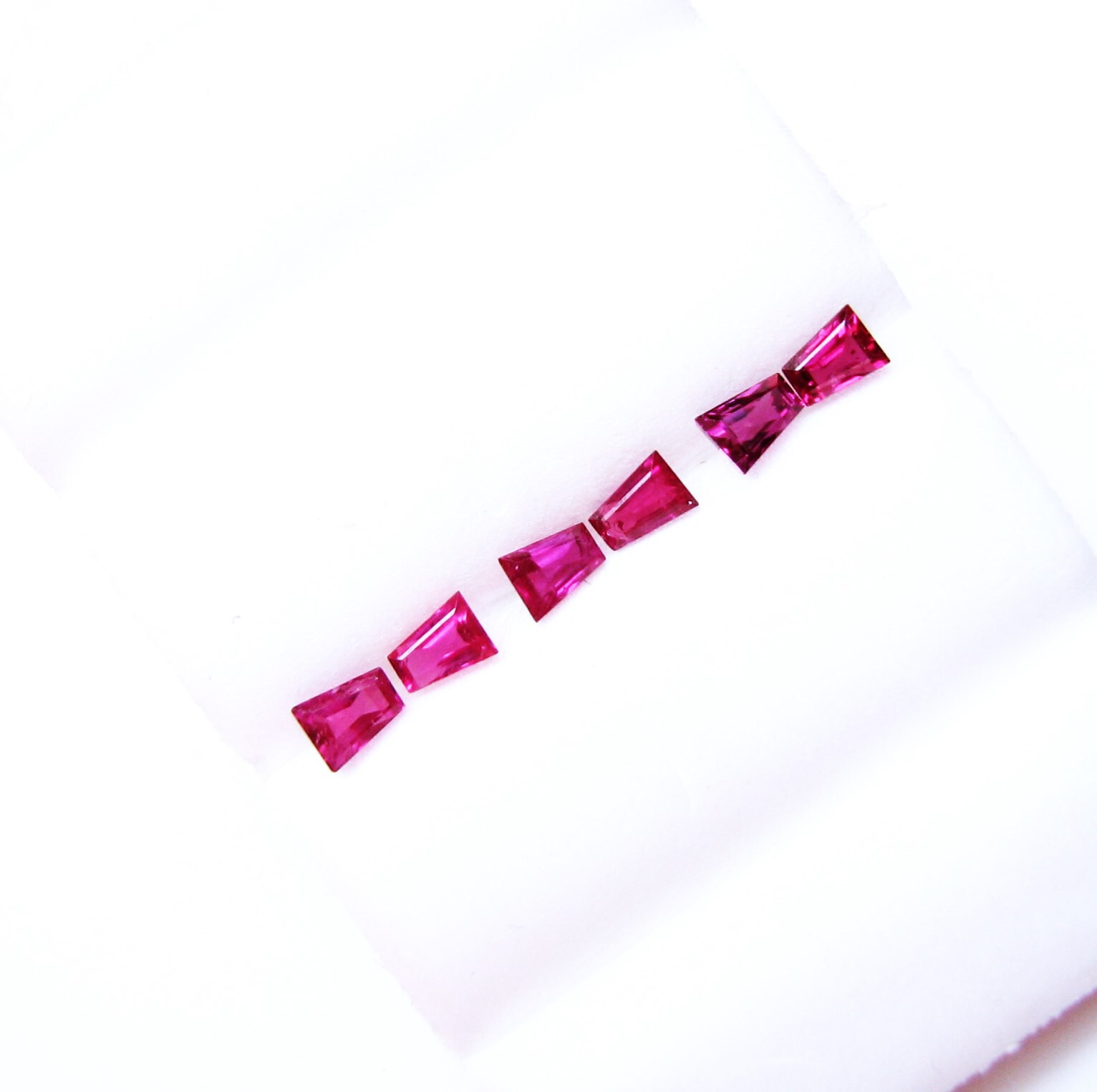 Natural Tapered Baguette Thai Ruby 6 Pcs 1.38 Cts Tol 3.8-4×2.8-3×2-2.2 MM LxWxW