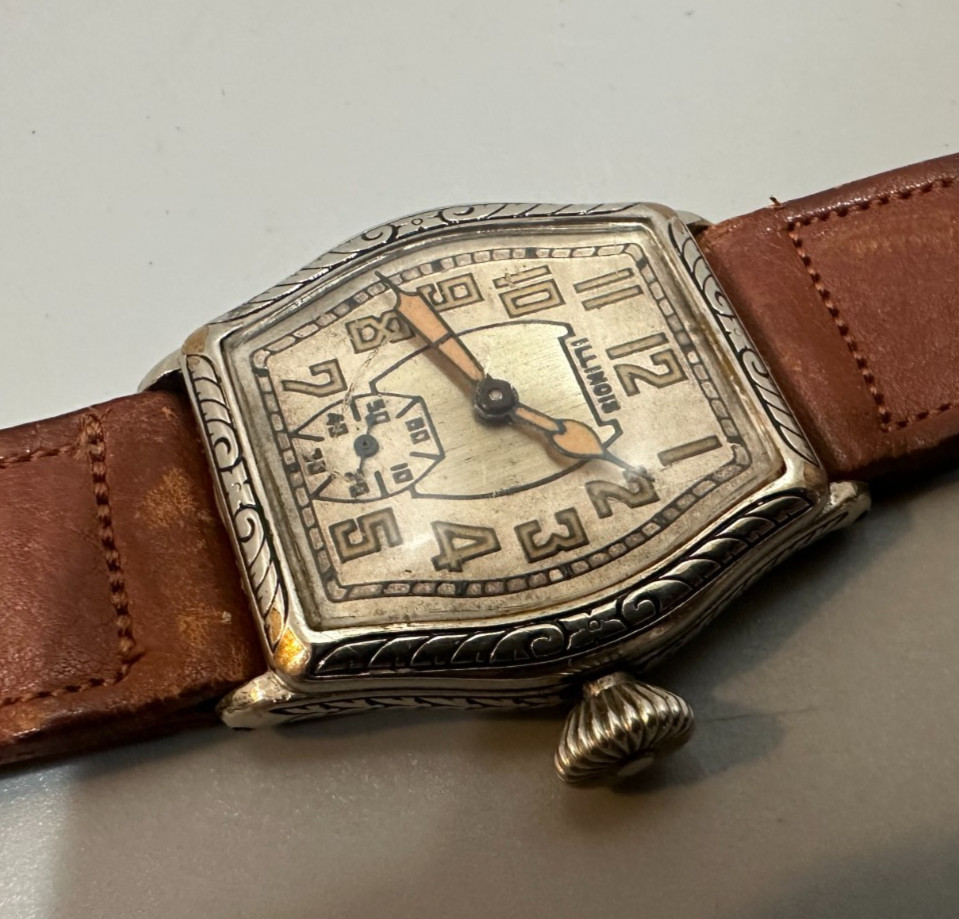 Vintage Illinois Men’s 14k gold filled 17 jewels Wristwatch 1920s, 31mm by 38mm