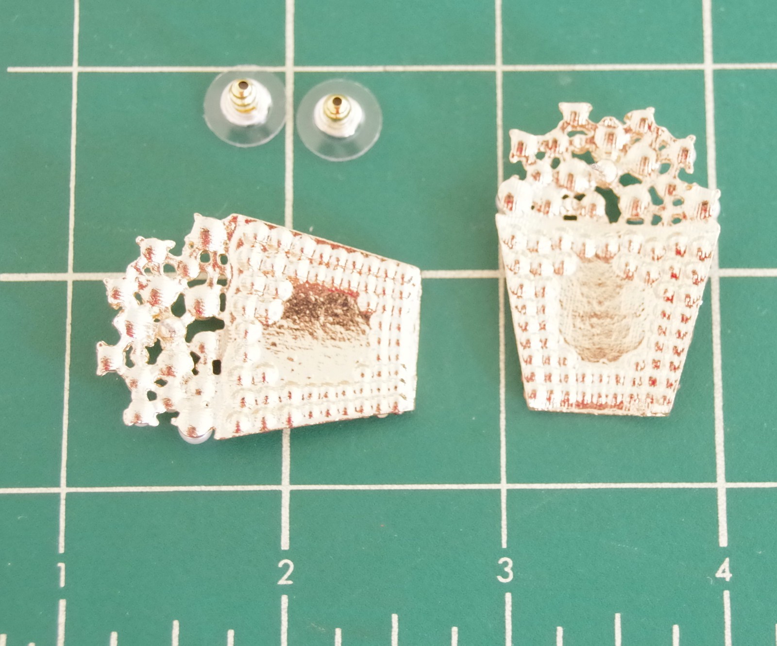 Cute! 1.5″ BETSEY JOHNSON TUB OF MOVIE POPCORN RHINESTONE & FAUX PEARL EARRINGS