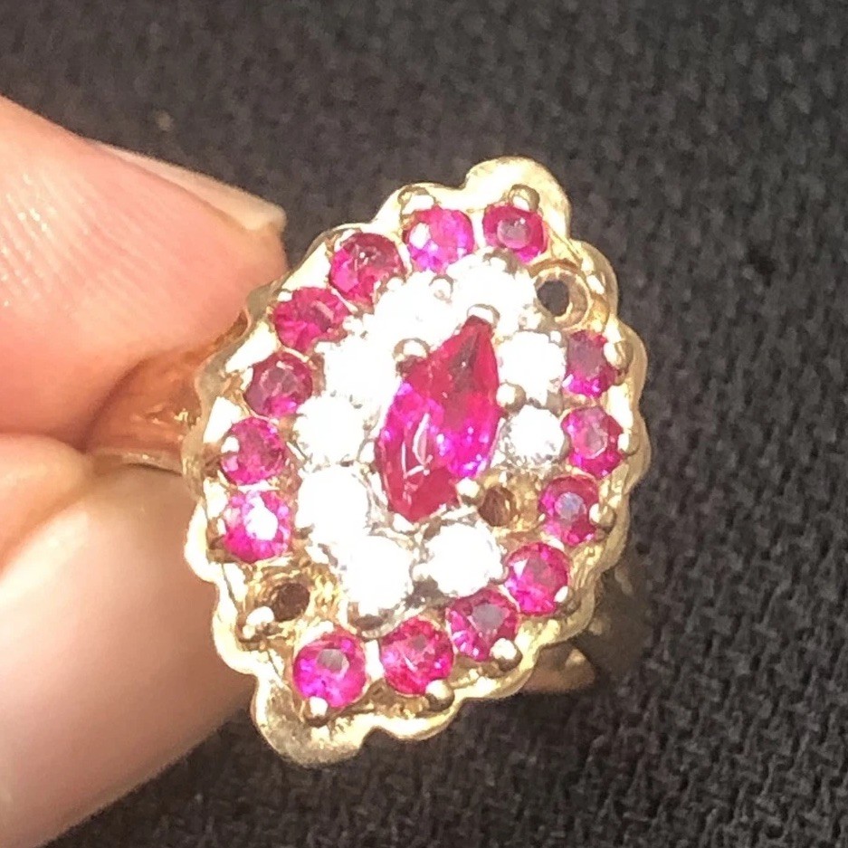 14KT YELLOW GOLD RING RED & WHITE GEMSTONES 1X1mm SIZE 5.5 WEIGHT 4.4g
