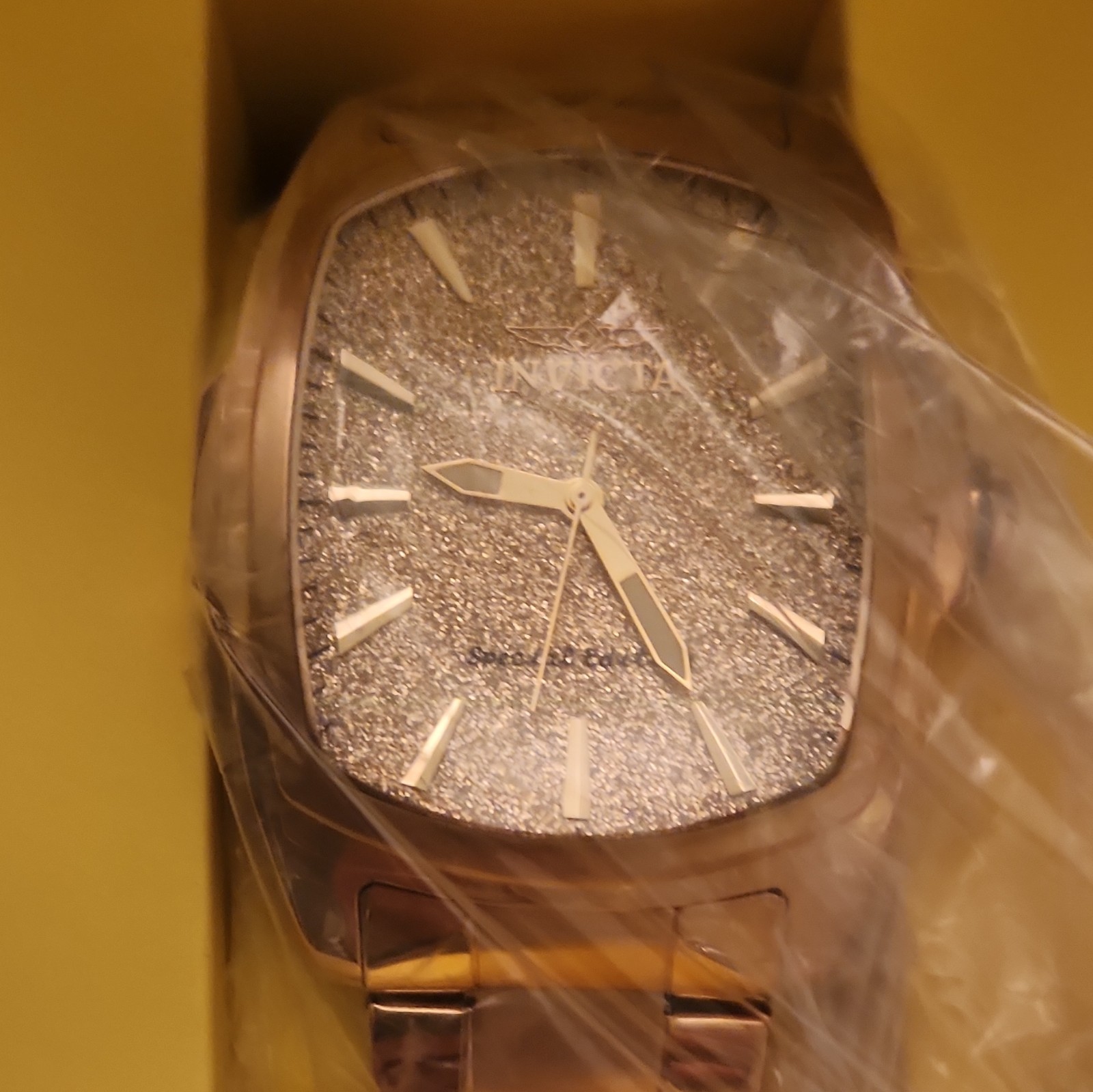 Invicta Women’s Gold Tone Quartz Watch Glitter Dial 100m Box/Manual