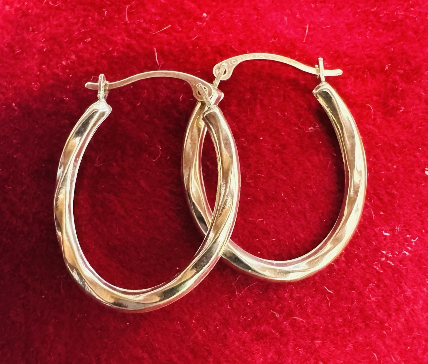 .90″ Twisted Oval Solid 10K Yellow Gold Hoop Earrings