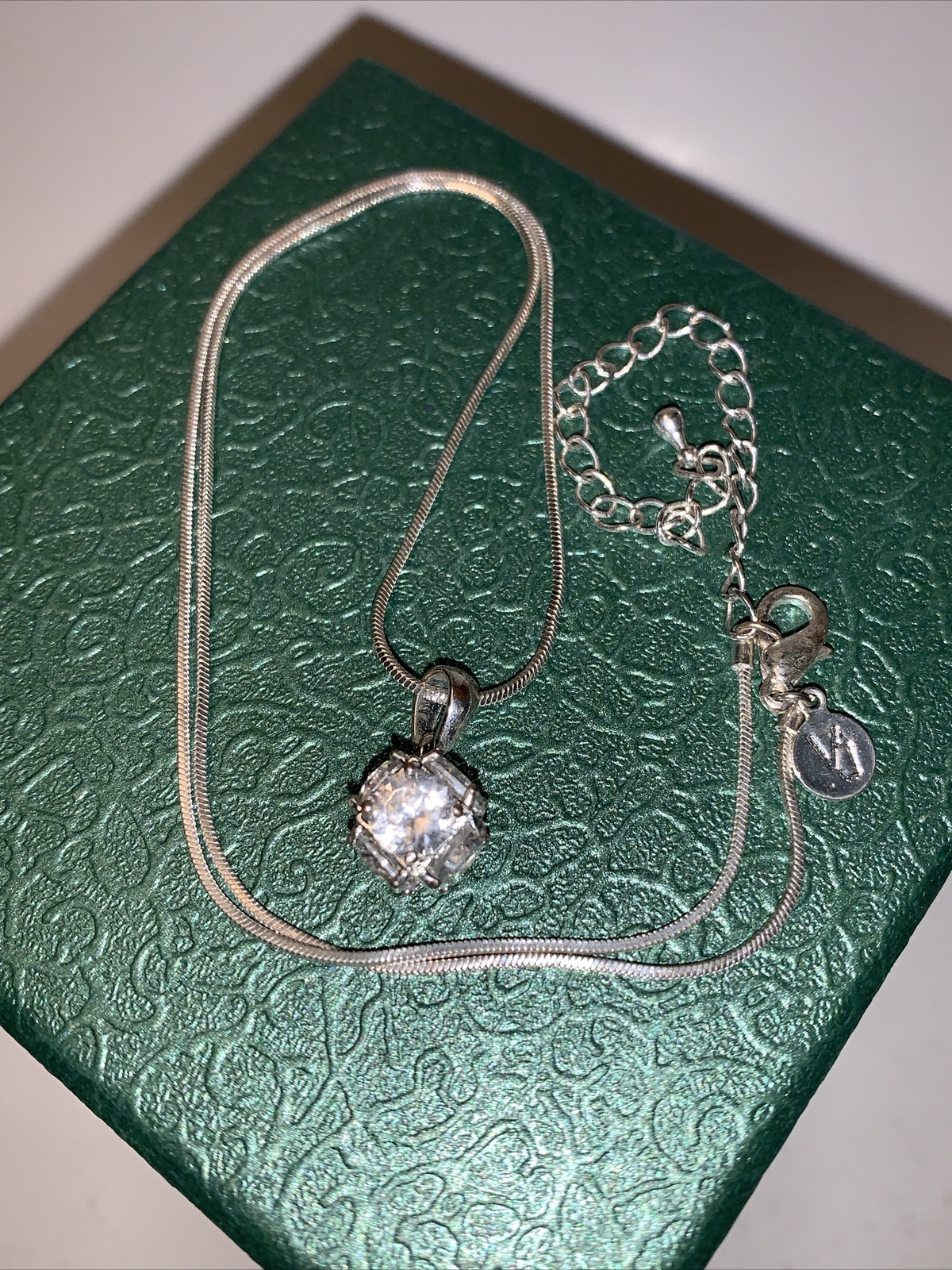 Sterling Silver Women’s Chain & Pendant 9” VJ