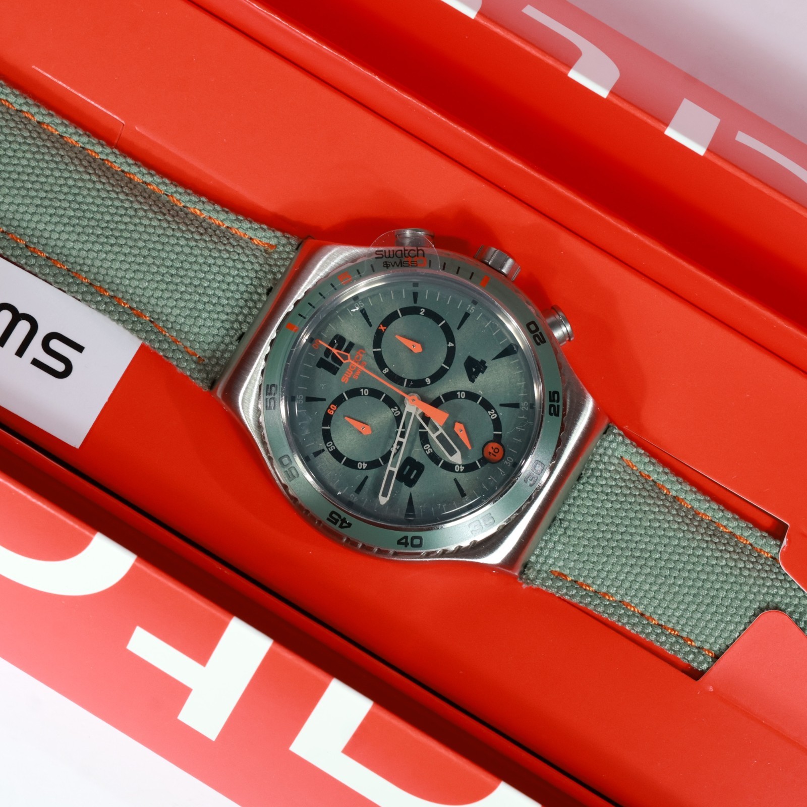 NEW SWATCH SWISS MADE L’HEURE DU MARAIS WATCH YVS402 43MM Green Orange Black