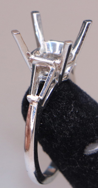 Heavy 5.75g Irid-Platinum Semi-Mount – 8ct Capacity – Tapered Baguette Accents