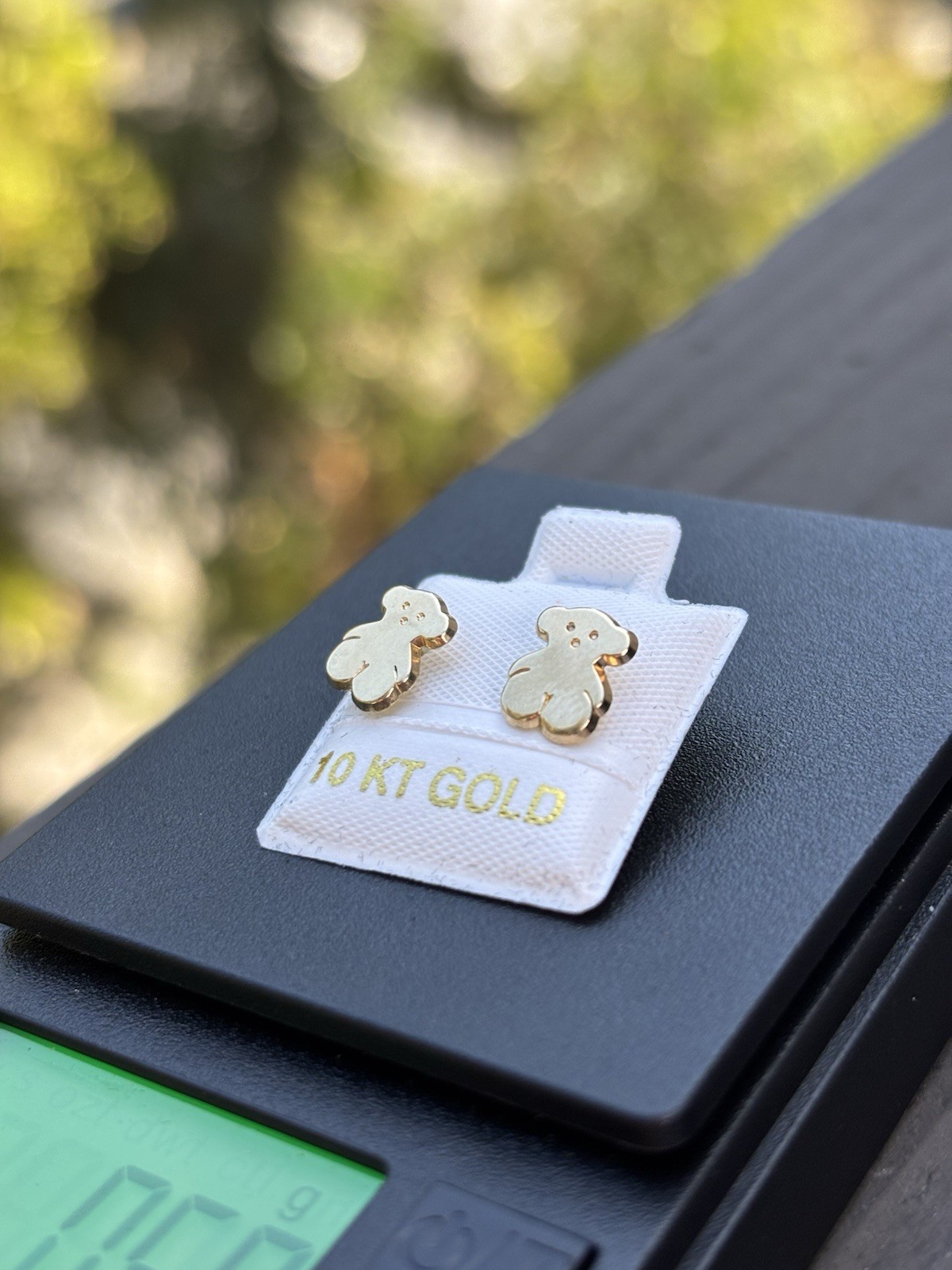 10K Yellow Gold Teddy Bear Stud Earrings No Stone lobe