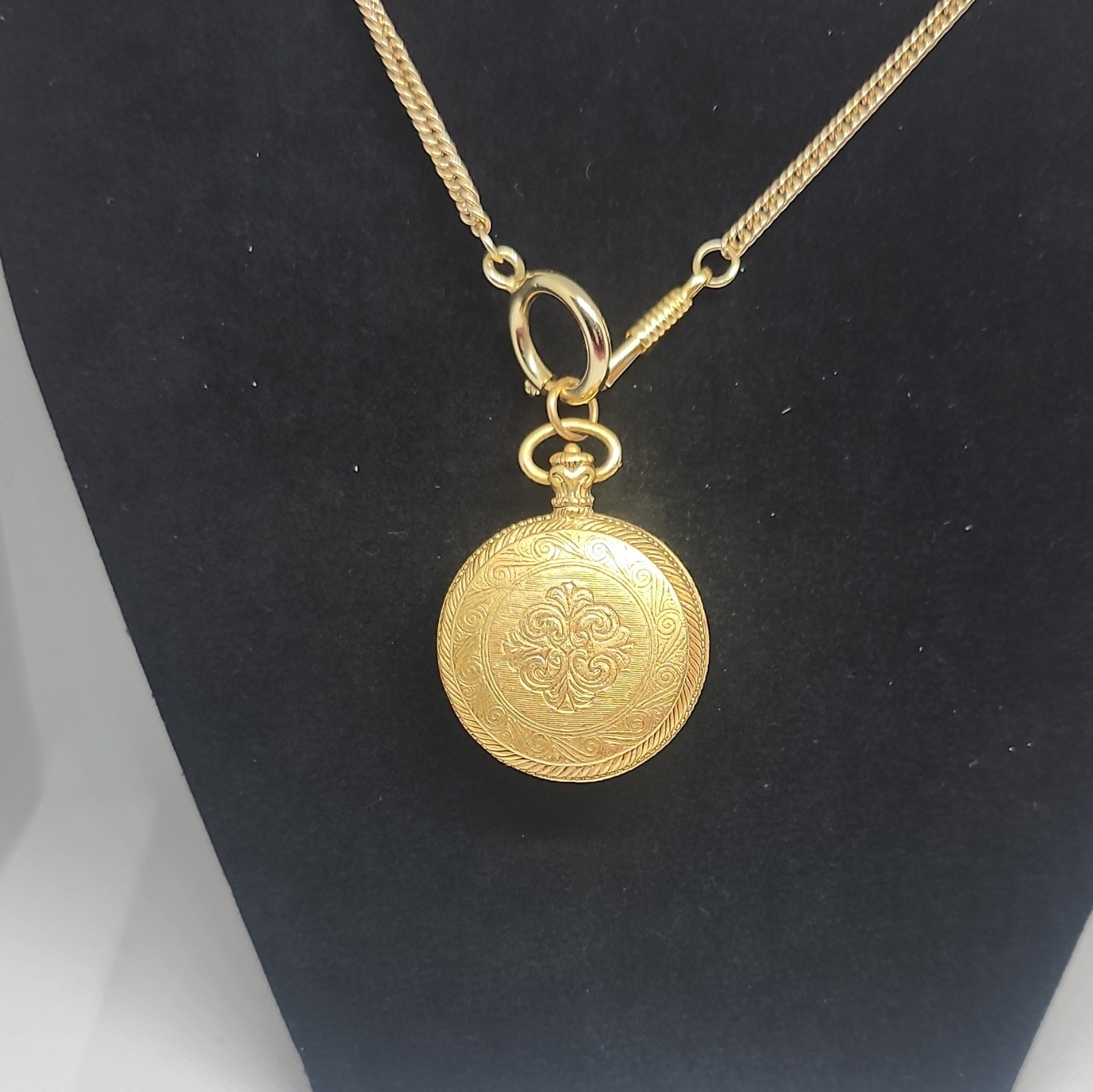 Vtg Gold Tone Round Photo Locket Pendant Necklace Blue Glass Stones Snake Chain