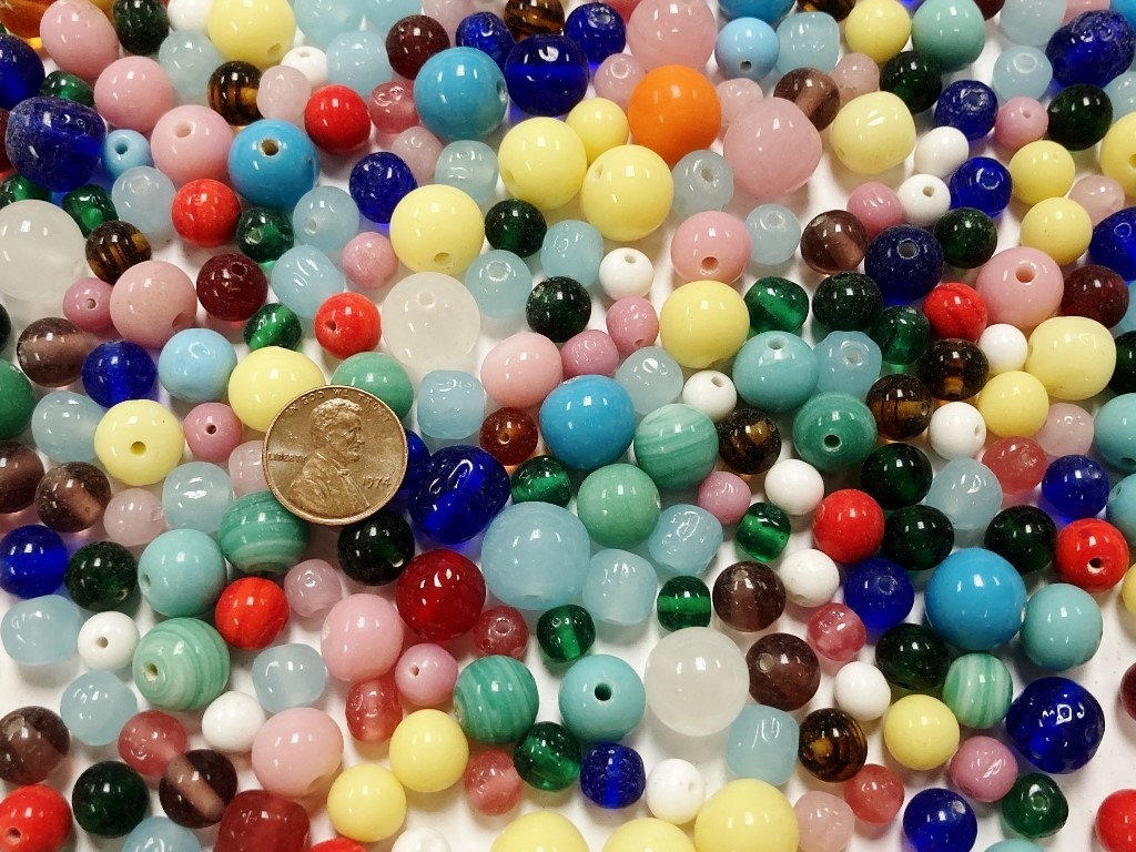 1 POUND VINTAGE JAPANESE CHERRY BRAND GLASS ASSORTED COLOR & SIZE BULK BEAD LOT