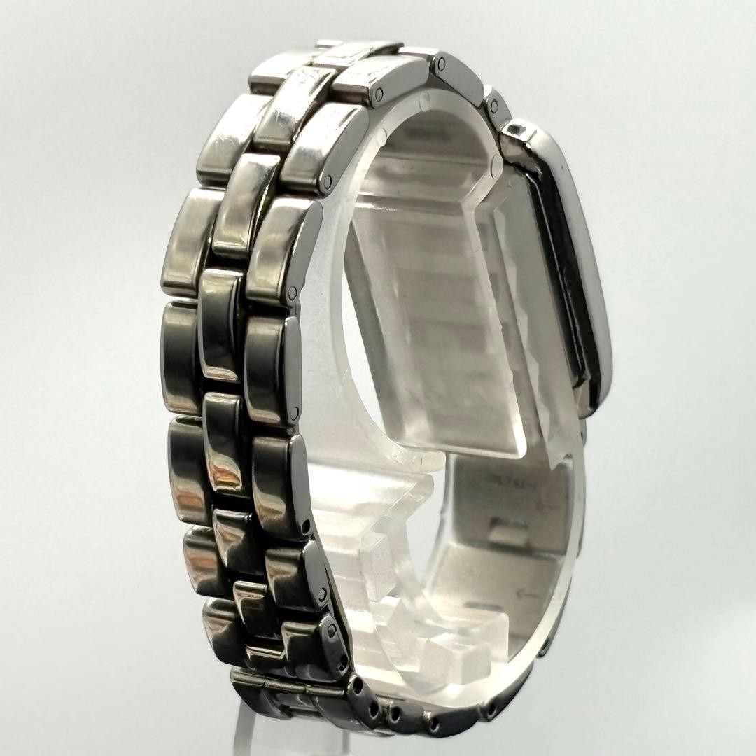 This is a rare SEIKO LUKIA ladies’ watch, with a brand new battery replaceme