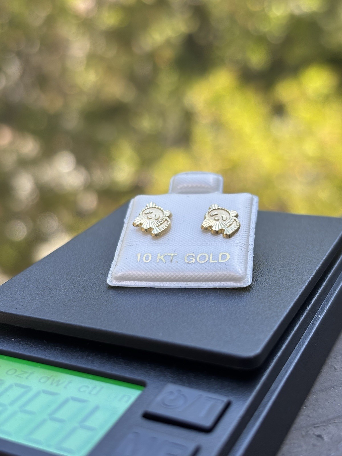 Earrings with 10 carat panda figure, beautiful stoneless earrings