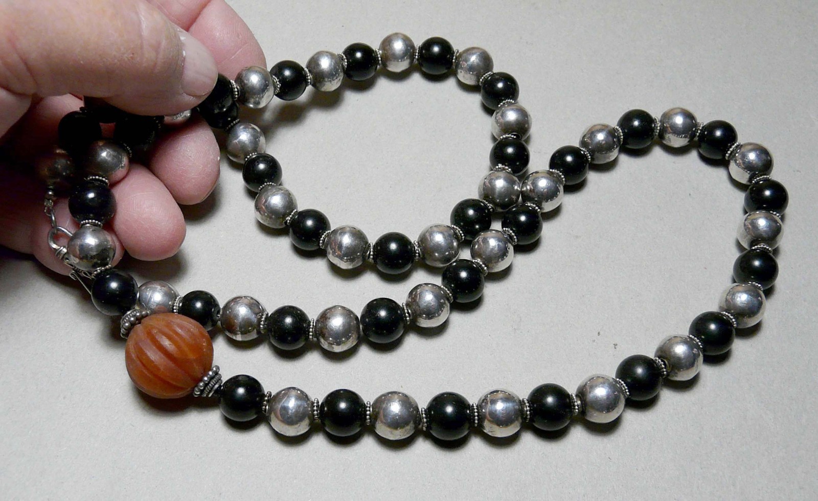 TRIBAL SIVER & BLACK AGATE & CARNELIAN CENTER BEAD_7 STRAND WIRE_30 IN NECKLACE
