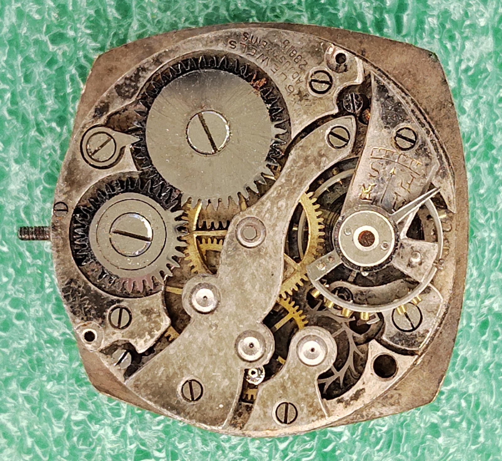 lot M364 mens Early Bedford Movement Balance Rotates 6J Vintage Watch Parts