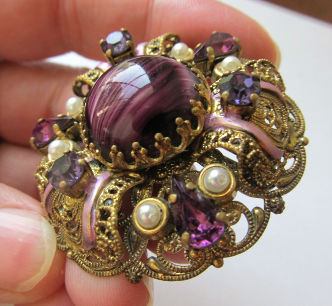 GOREGOUS Vintage Neiger Type Purple CZECH ART GLASS Enamel DOMED BROOCH Filigree