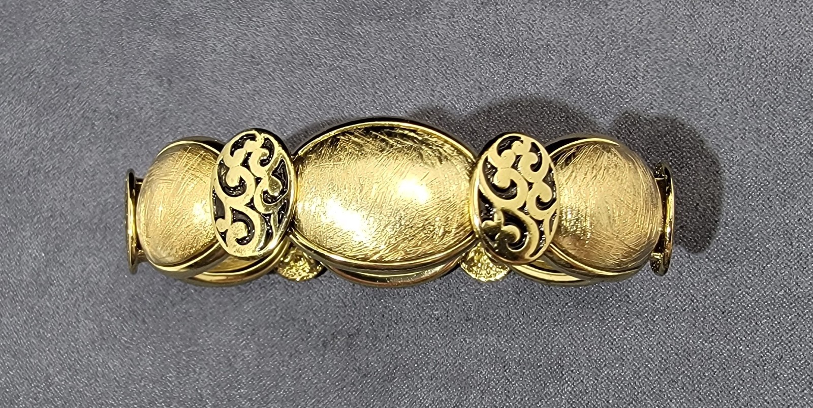 Vintage Gold Tone Brushed Satin Oval Link Openwork Filigree Stretch Bracelet