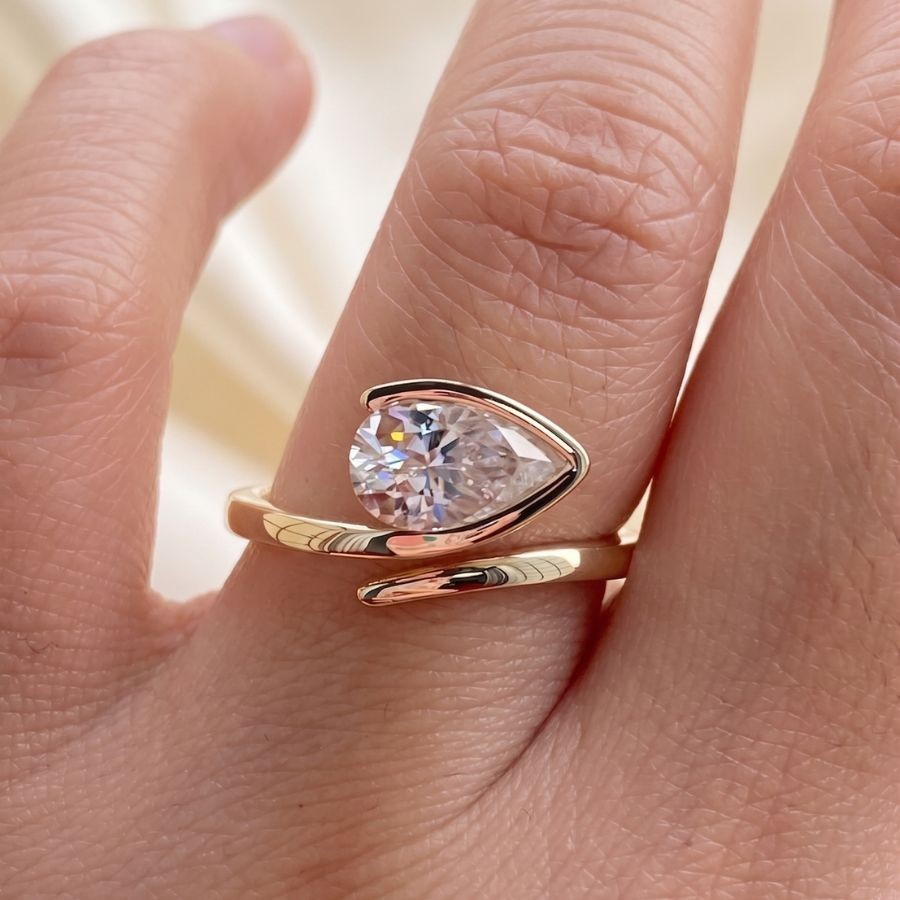2.00Ct Pear-Cut VS1 Lab Grown Diamond Wedding Engagement Ring 14k Yellow Gold