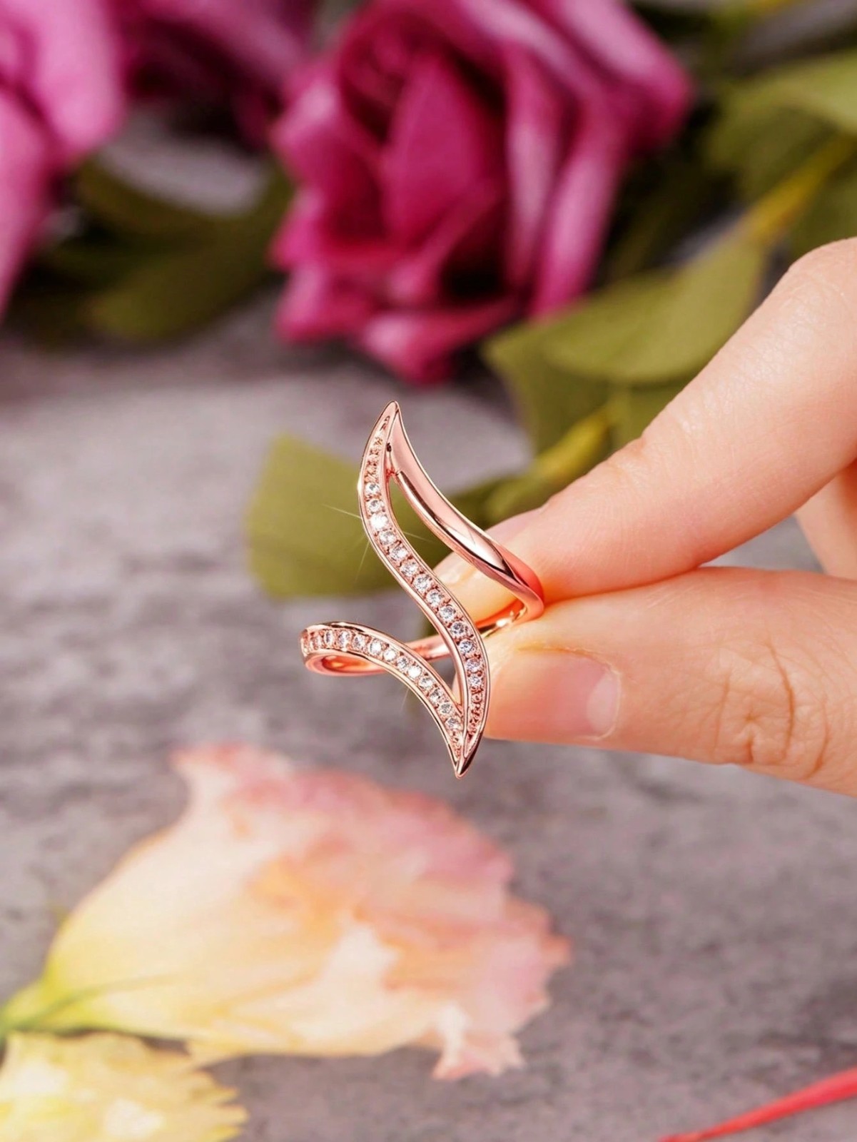 Elegant Cubic Zirconia Ring Curve Twist Women’s Party Engagement Ring Gift Her