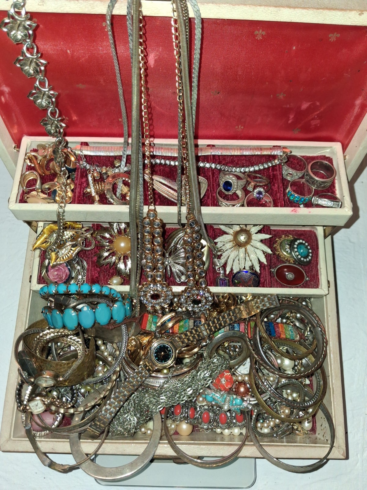 vintage to now jewelry lot unsearched untested