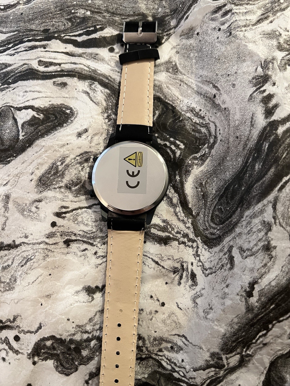 Minimalist Quartz Analog Watch Black Dial Case Leather Strap