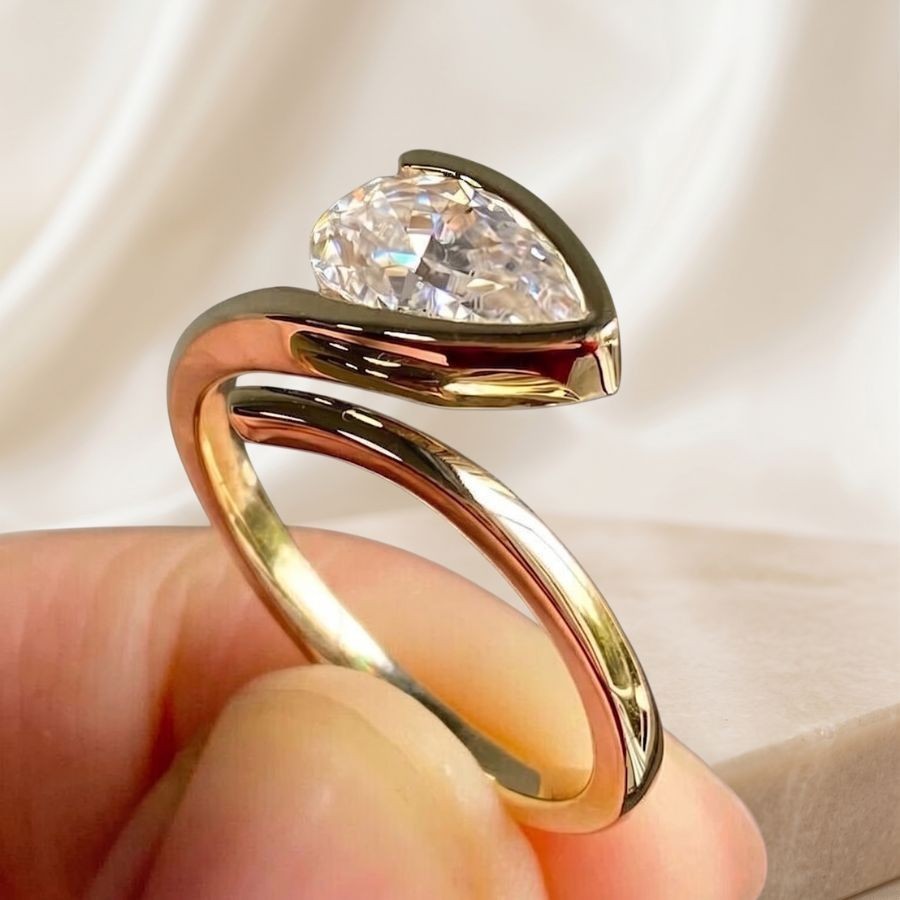 2.00Ct Pear-Cut VS1 Lab Grown Diamond Wedding Engagement Ring 14k Yellow Gold