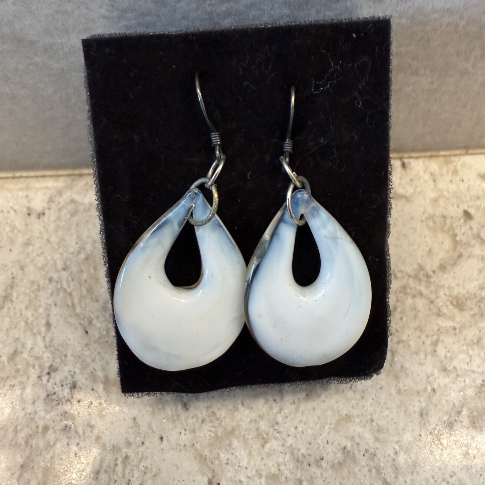 Pre-Owned teardrop glass earrings good conditions