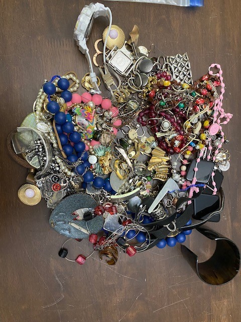 2.97 Pound Wearable Vintage To Modern Costume Jewelry Lot 100+ Pieces (F)