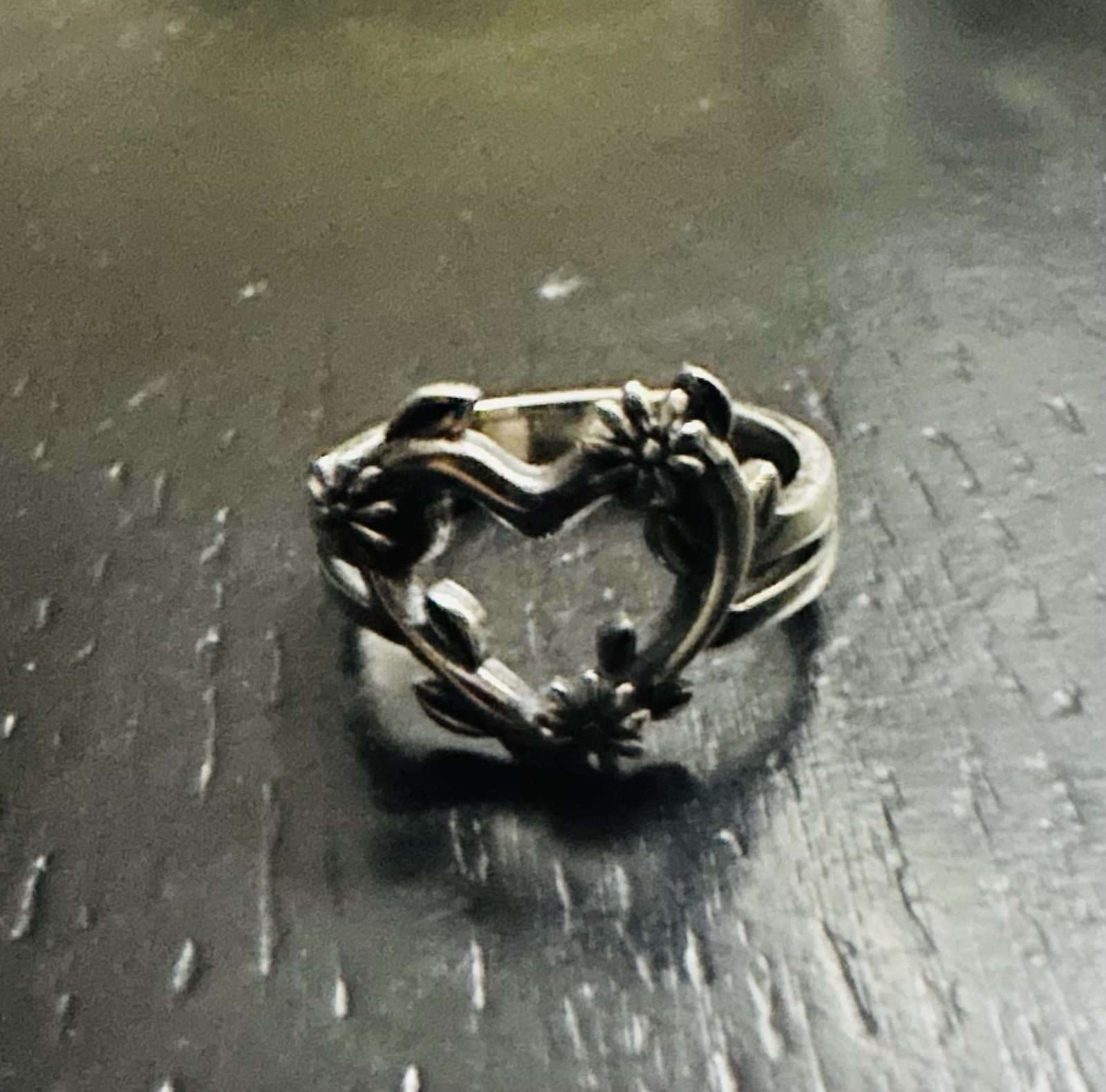Silver 9.25 Heart Flower Band Ring Metal Size 7 No Stone Flowers & Plants Theme