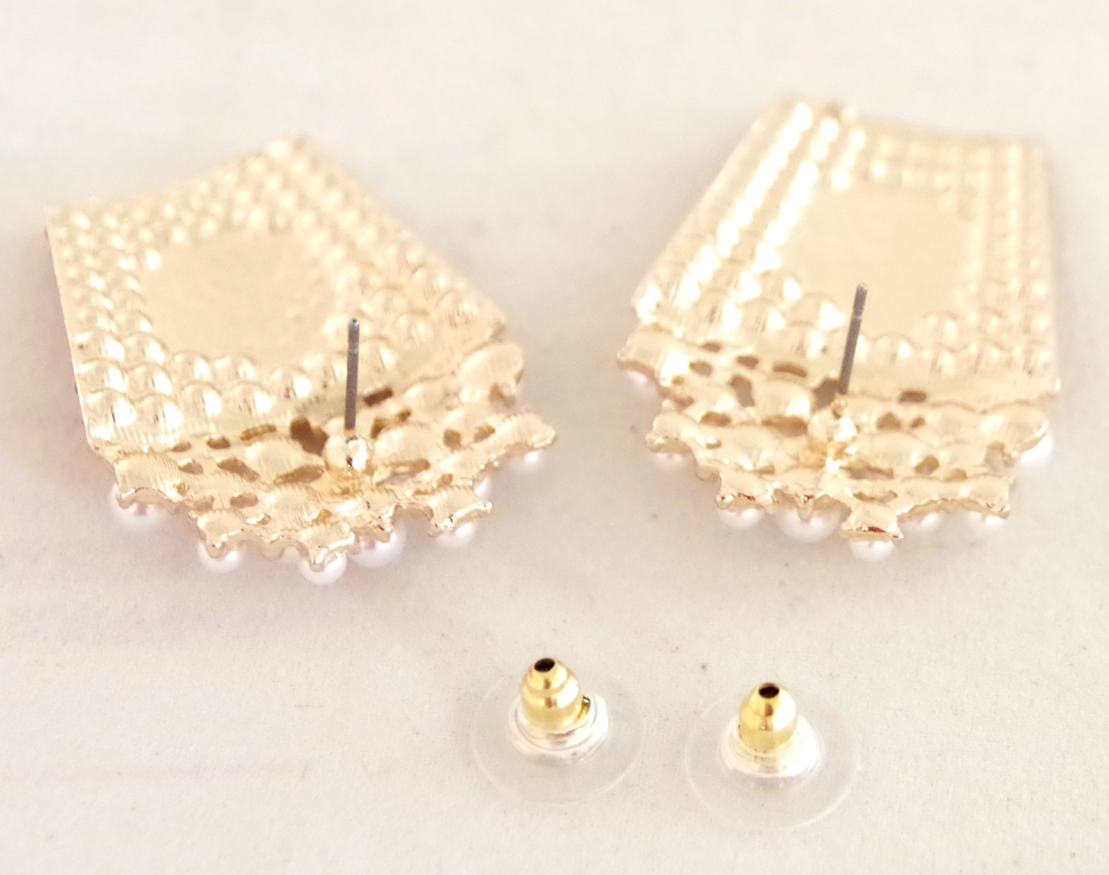 Cute! 1.5″ BETSEY JOHNSON TUB OF MOVIE POPCORN RHINESTONE & FAUX PEARL EARRINGS