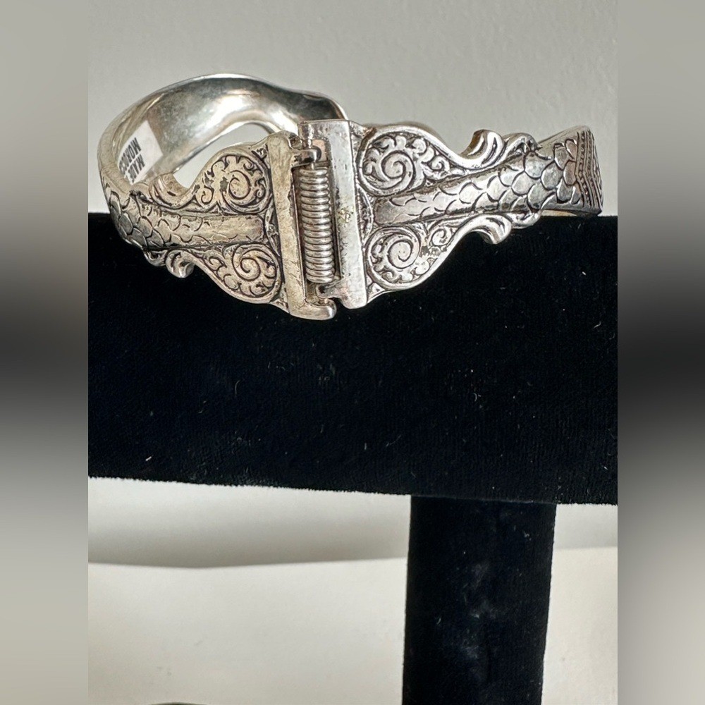 Engraved Double Snake Head Hinged Moroccan Bangles Silver Toned