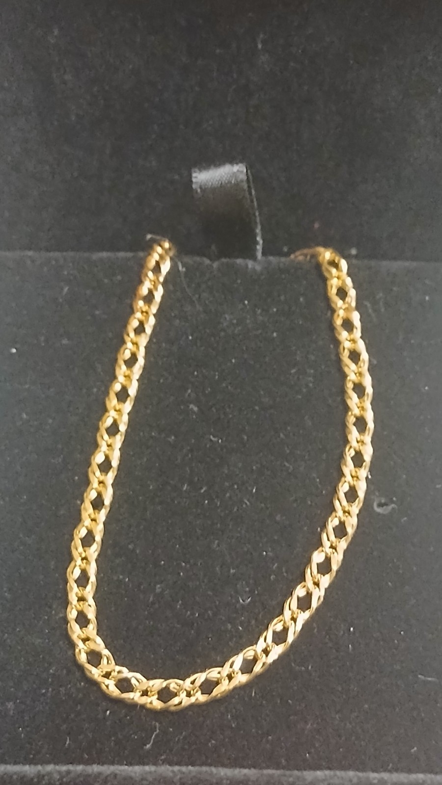 9ct Yellow Gold Bracelet.
