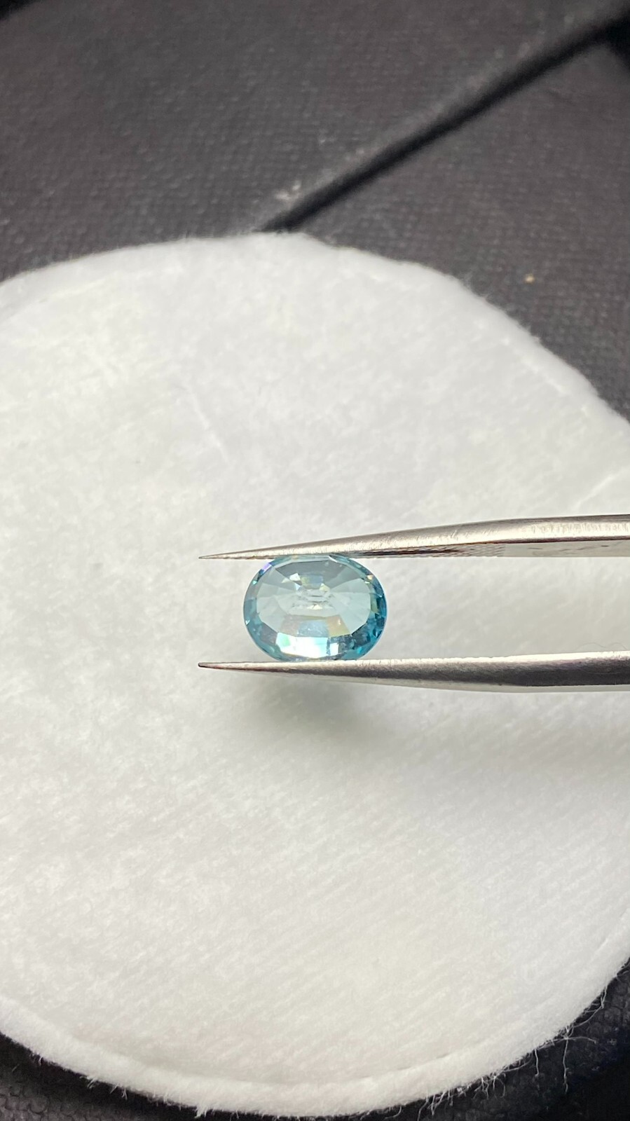 2.88 CTS TOP QUALITY NATURAL ZIRCON GEMSTONE, LOUPE CLEAN FULL SPARKLE
