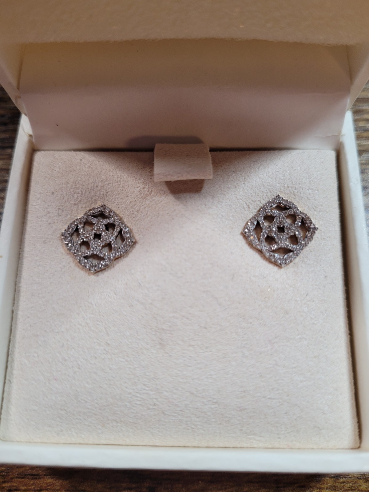 HTF Sparkling Kendra Scott 14kt Yellow Gold Pave Diamond FLEUR Logo Earrings