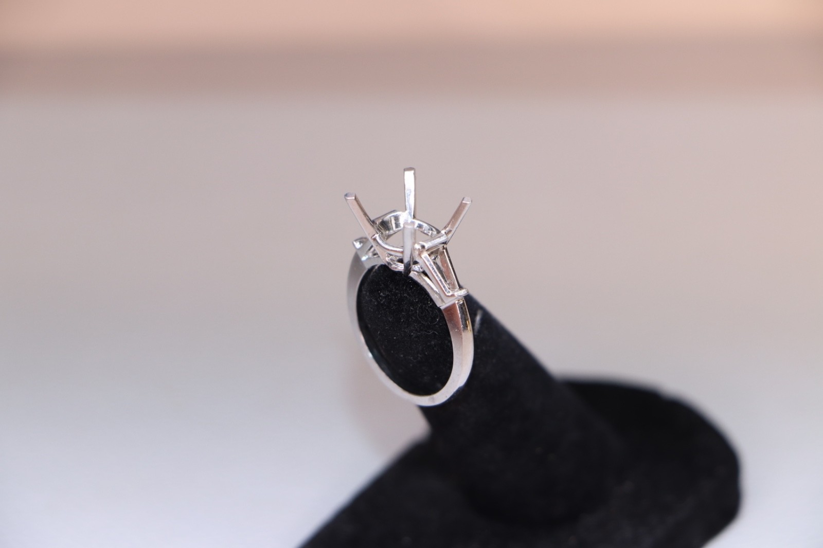 Heavy 5.75g Irid-Platinum Semi-Mount – 8ct Capacity – Tapered Baguette Accents