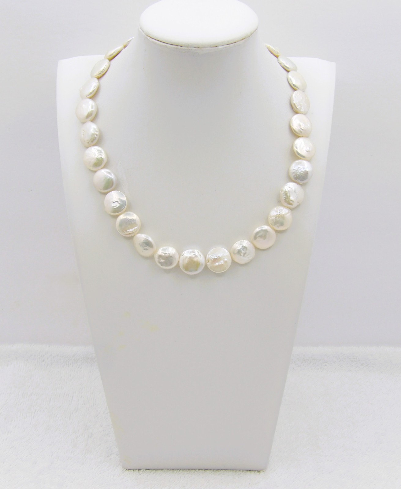 17 inches long White Coin Genuine Freshwater Pearl Necklace Jewelry NK613