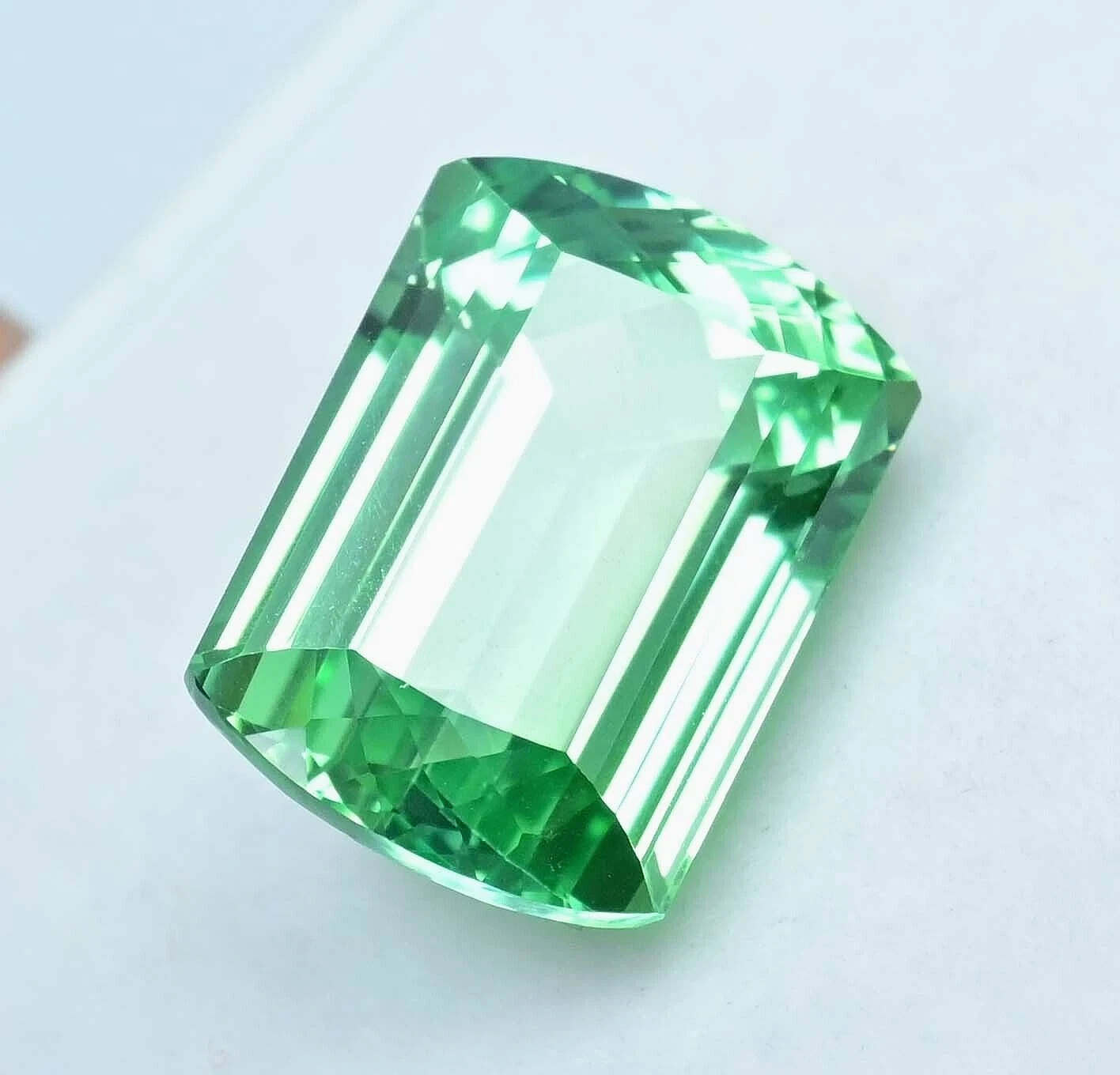 Exquisite 11.25 Ct Natural Light Green Sapphire Cuahion Certified Loose Gemstone