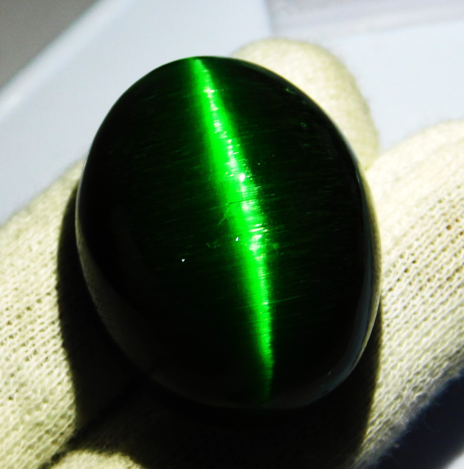 Natural 166.30 CT Beautiful Cabochon Chrysoberyl Green Cats Eye Loose Gemstone