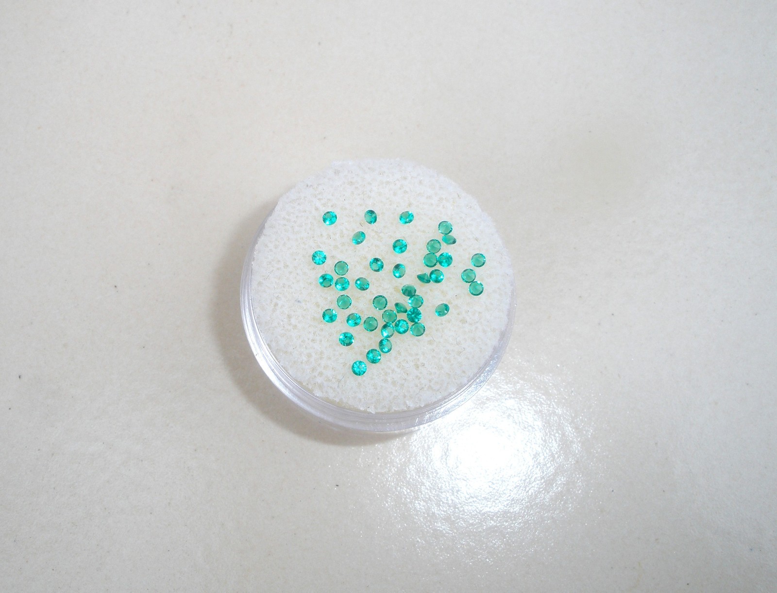 Over 1/2 Carat Parcel Top Quality Emerald Loose Faceted Natural Gems 1.5mm each